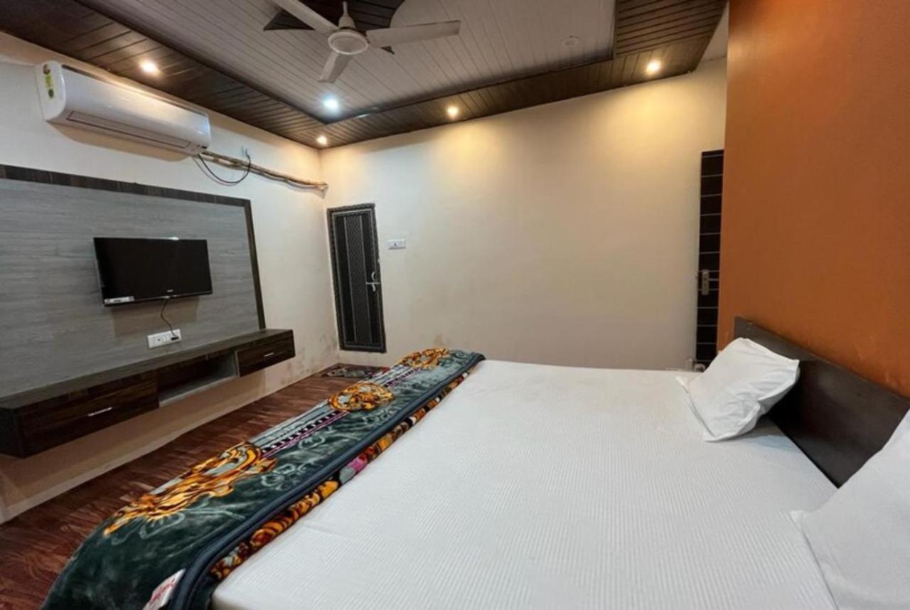 Goroomgo Banaras Residency