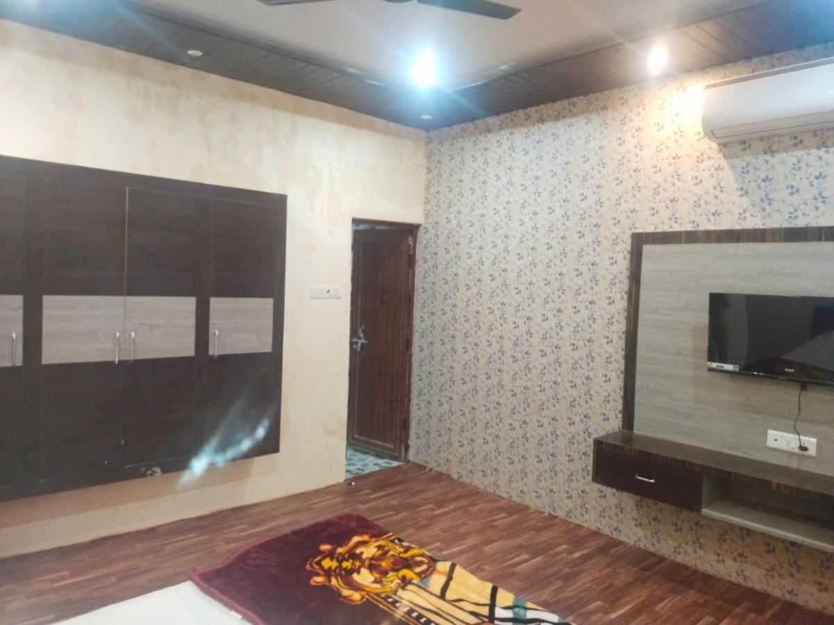 Goroomgo Banaras Residency Hotel