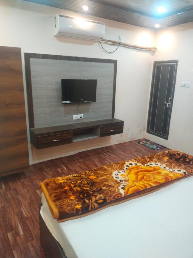 Goroomgo Banaras Residency Hotel 3*
